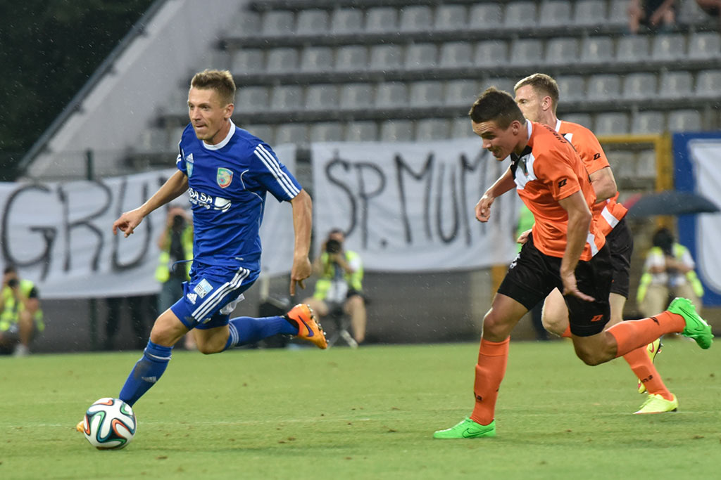 Derby dla Chrobrego. Miedź słaba i bezradna
