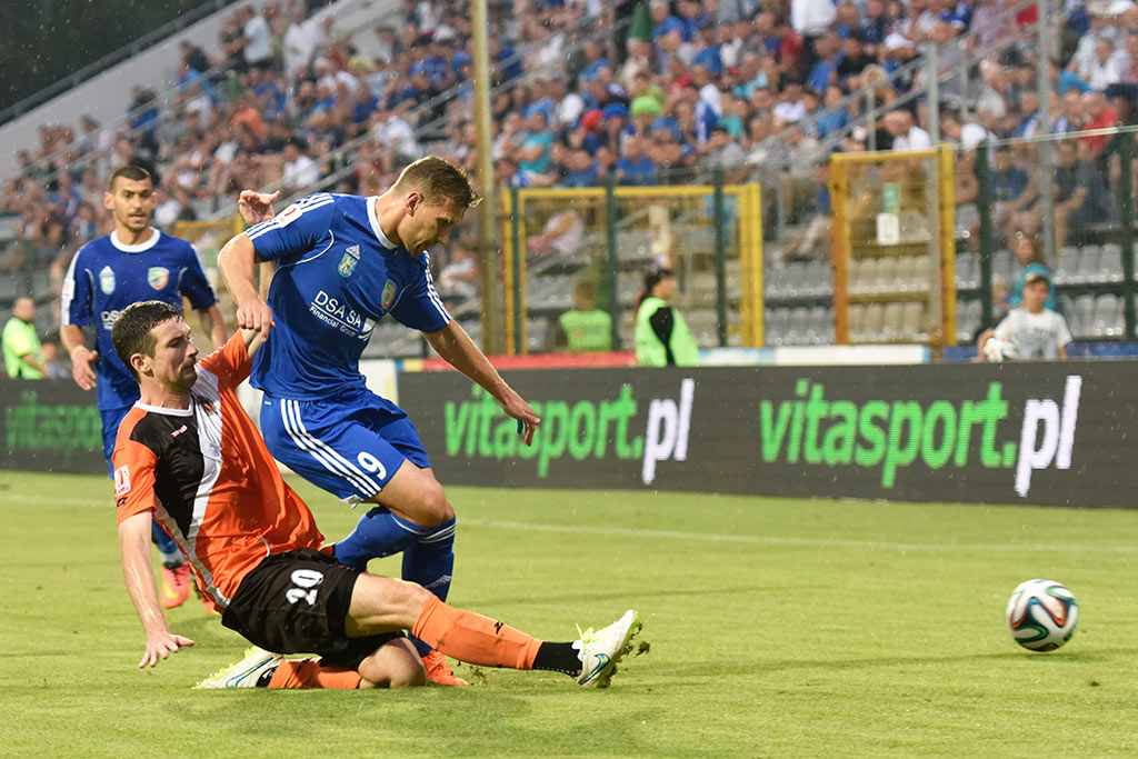 Derby dla Chrobrego. Miedź słaba i bezradna
