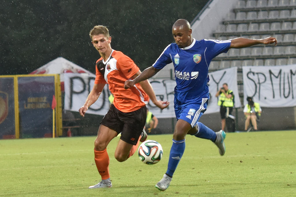 Derby dla Chrobrego. Miedź słaba i bezradna
