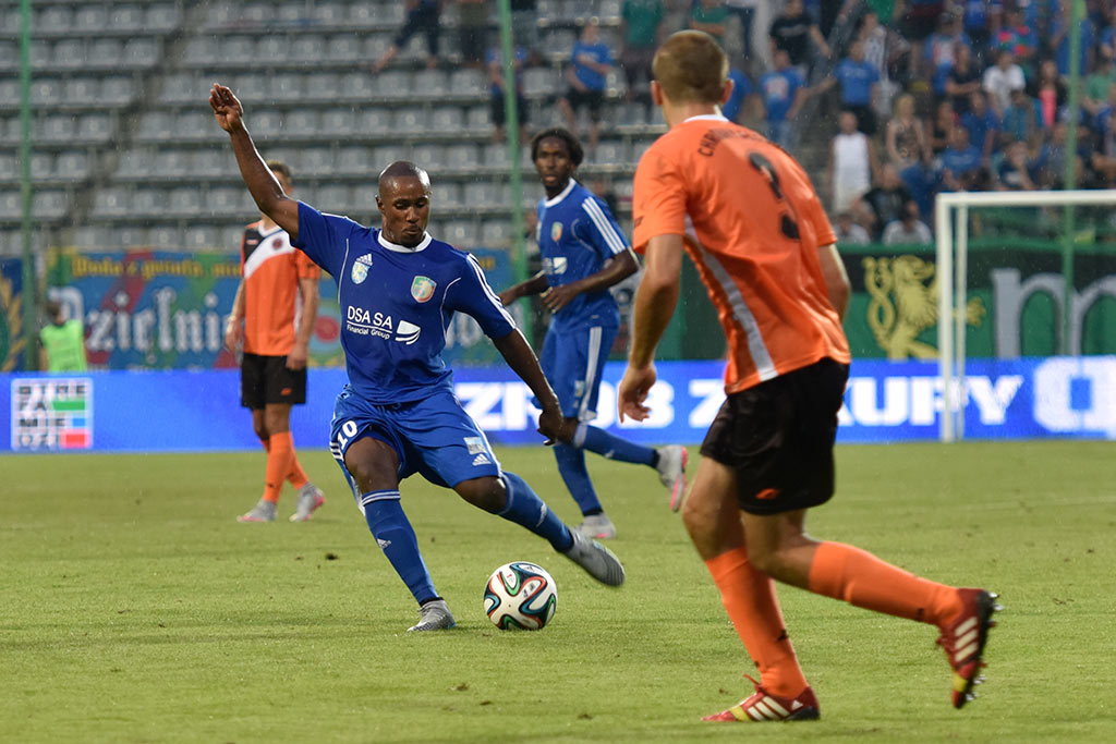 Derby dla Chrobrego. Miedź słaba i bezradna
