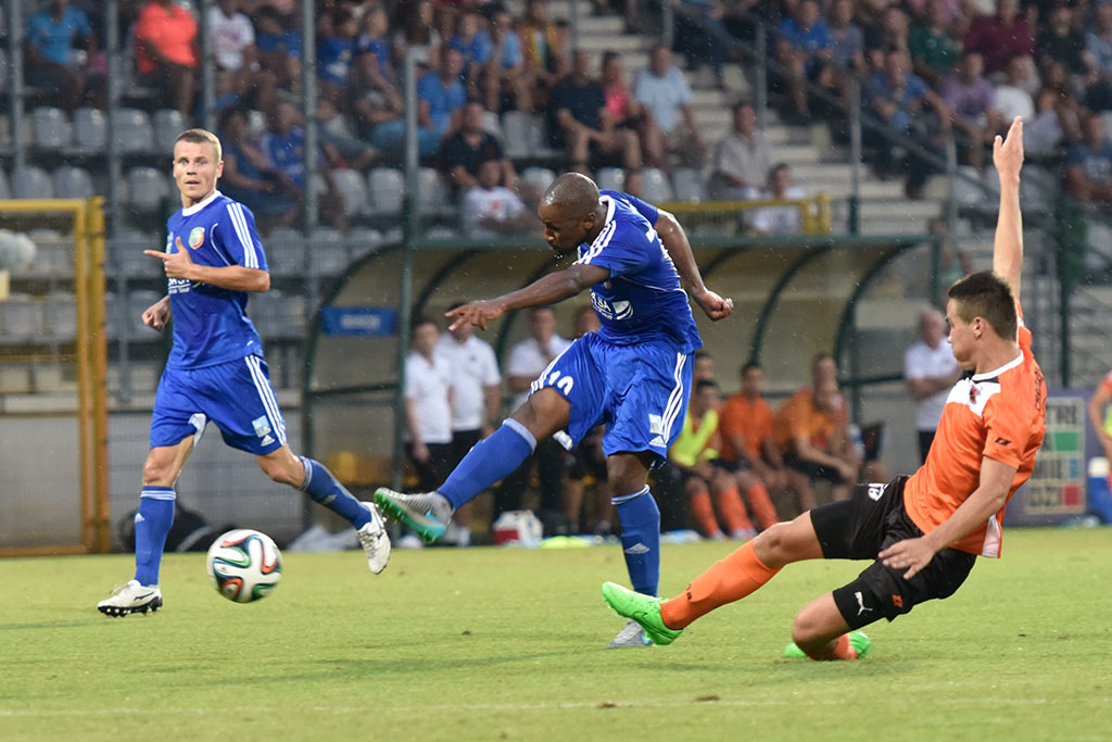 Derby dla Chrobrego. Miedź słaba i bezradna
