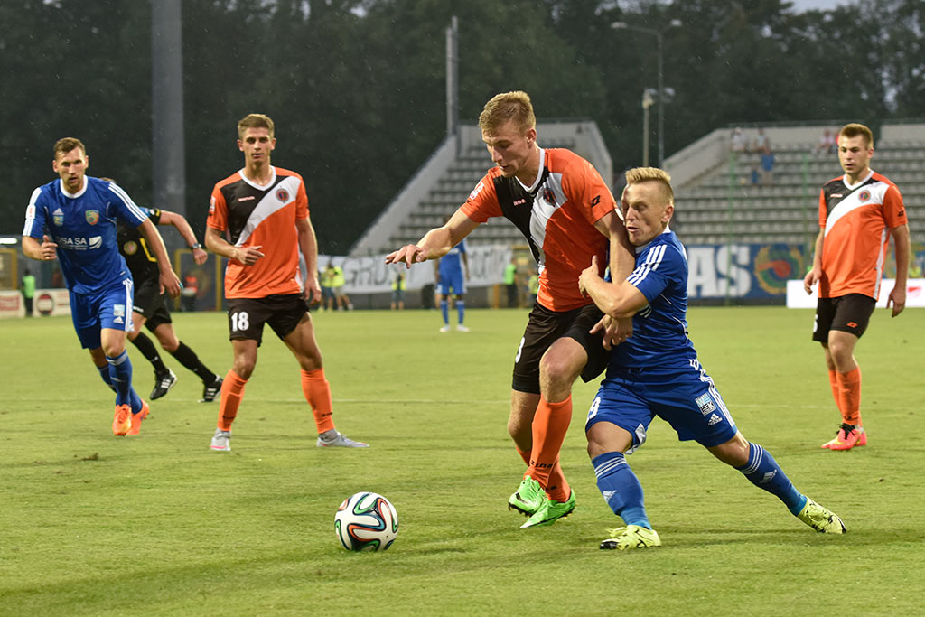 Derby dla Chrobrego. Miedź słaba i bezradna
