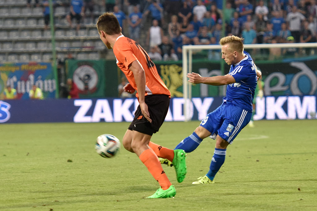 Derby dla Chrobrego. Miedź słaba i bezradna
