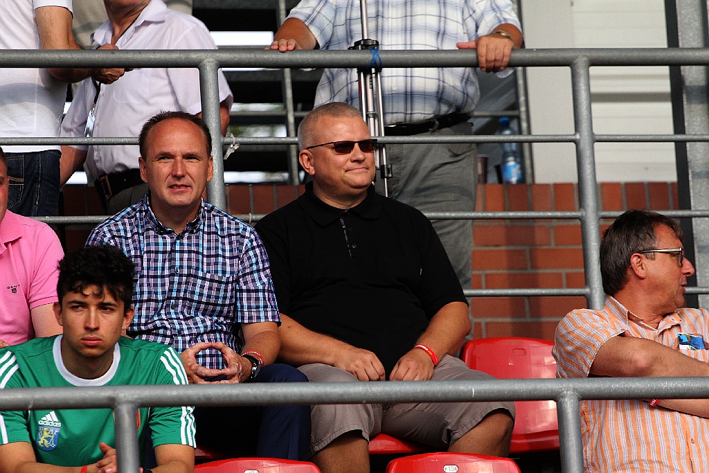 Derby dla Chrobrego. Miedź słaba i bezradna

