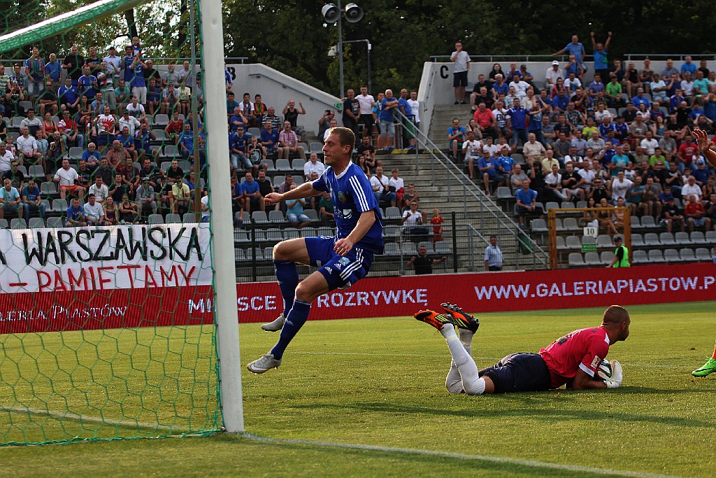 Derby dla Chrobrego. Miedź słaba i bezradna

