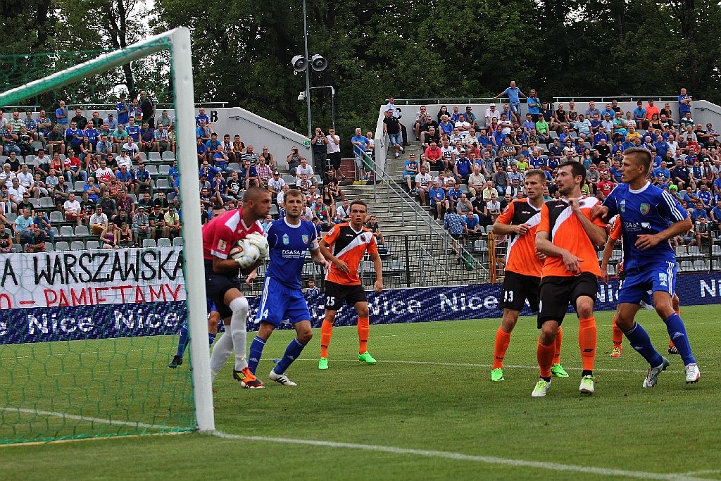 Derby dla Chrobrego. Miedź słaba i bezradna
