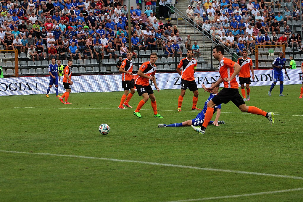 Derby dla Chrobrego. Miedź słaba i bezradna
