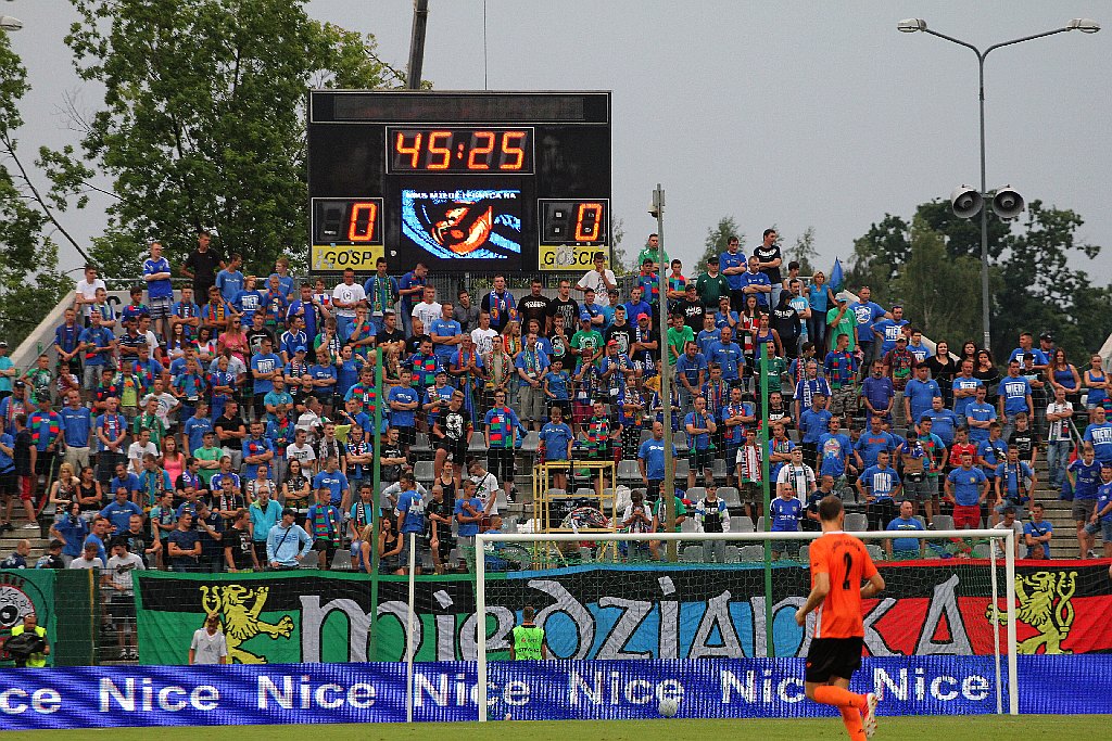 Derby dla Chrobrego. Miedź słaba i bezradna
