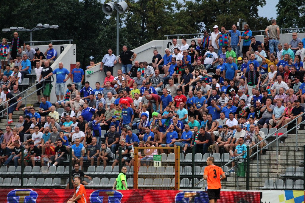 Derby dla Chrobrego. Miedź słaba i bezradna
