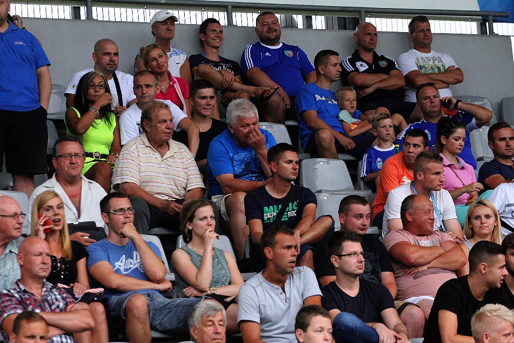 Derby dla Chrobrego. Miedź słaba i bezradna
