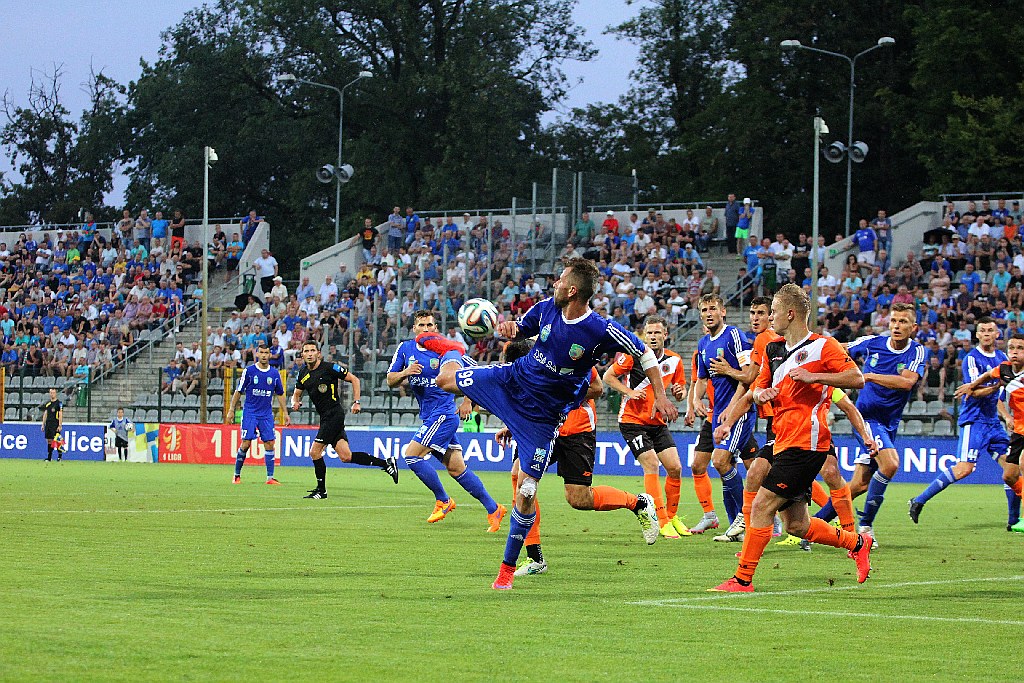Derby dla Chrobrego. Miedź słaba i bezradna
