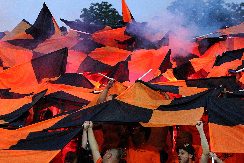 Derby dla Chrobrego. Miedź słaba i bezradna
