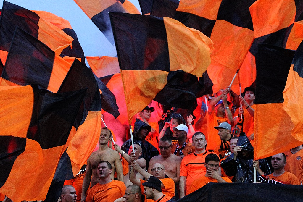 Derby dla Chrobrego. Miedź słaba i bezradna
