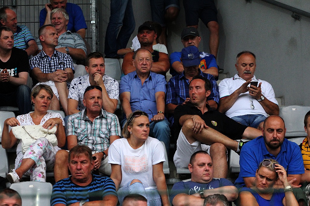 Derby dla Chrobrego. Miedź słaba i bezradna
