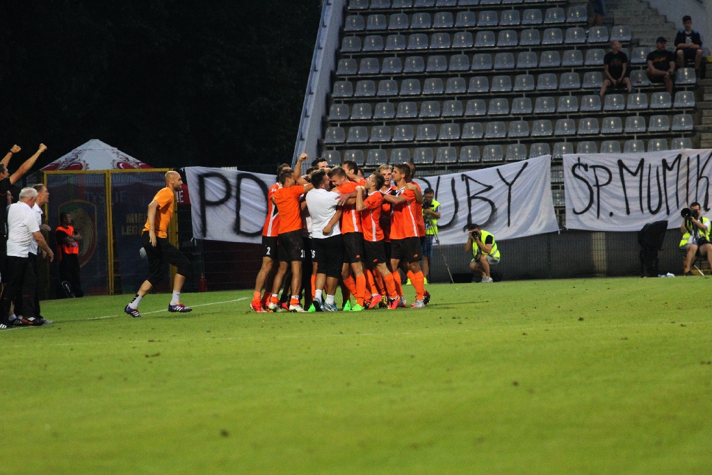 Derby dla Chrobrego. Miedź słaba i bezradna
