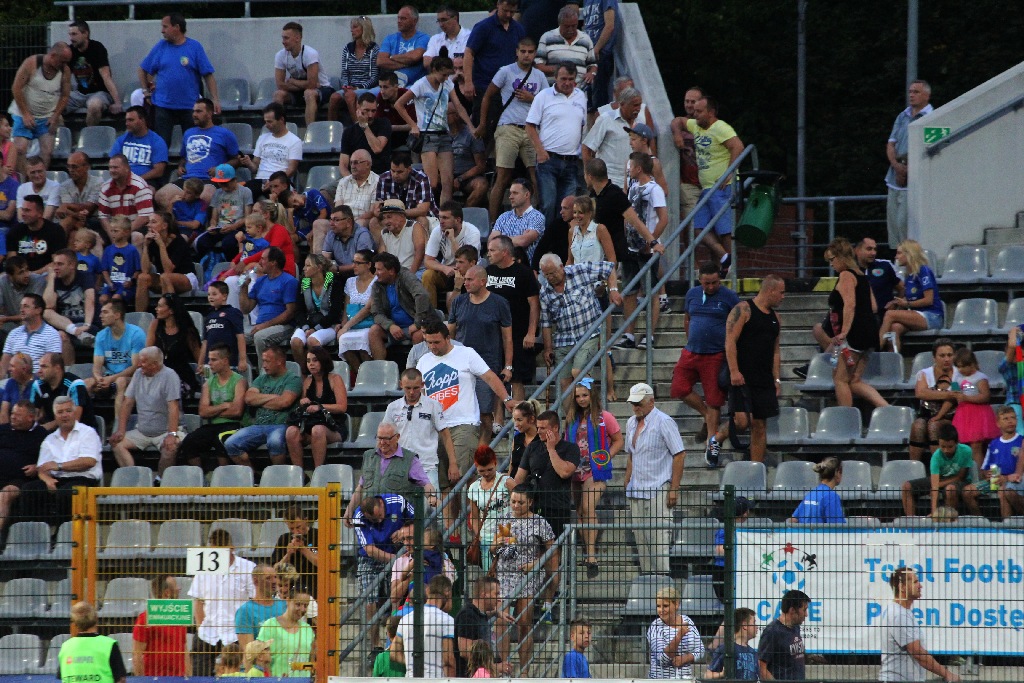 Derby dla Chrobrego. Miedź słaba i bezradna
