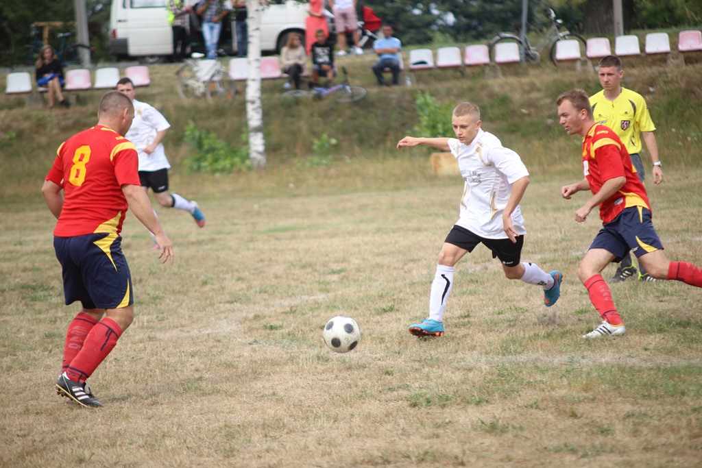 Klasa B: Iskra Niedźwiedzice - Iskra II Kochlice 1:9