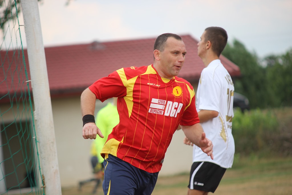 Klasa B: Iskra Niedźwiedzice - Iskra II Kochlice 1:9