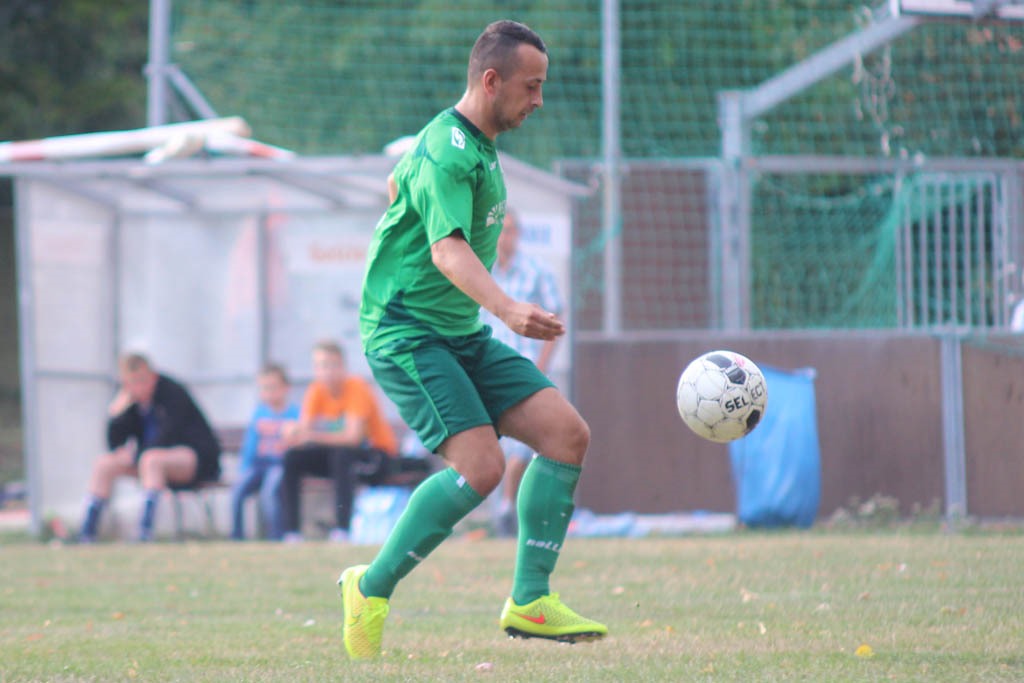 Klasa A: KS Legnickie Pole - Zjednoczeni Snowidza 2:1