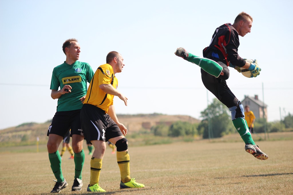 Klasa A: Mewa Kunice - Czarni Dziewin 4:4 (1:3)