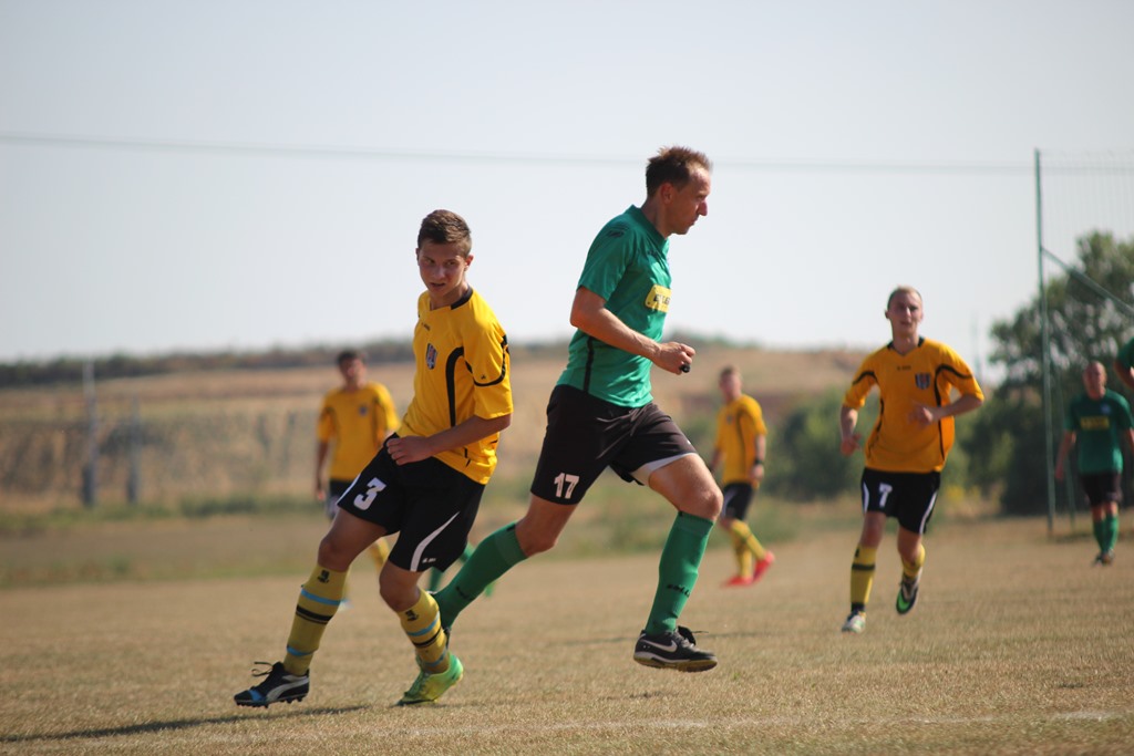 Klasa A: Mewa Kunice - Czarni Dziewin 4:4 (1:3)