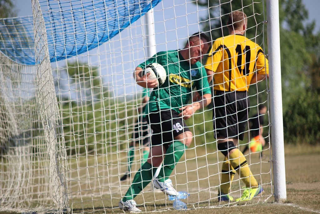 Klasa A: Mewa Kunice - Czarni Dziewin 4:4 (1:3)