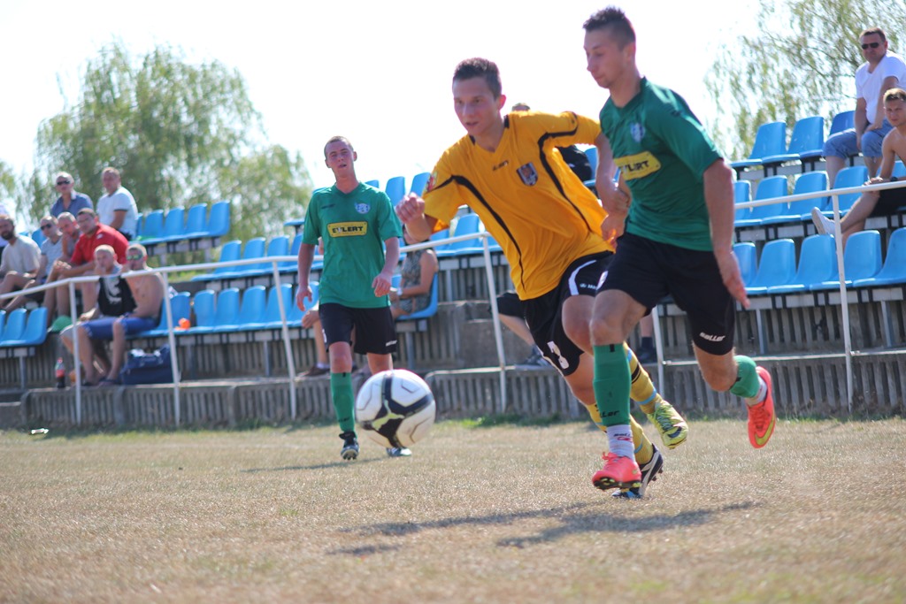 Klasa A: Mewa Kunice - Czarni Dziewin 4:4 (1:3)
