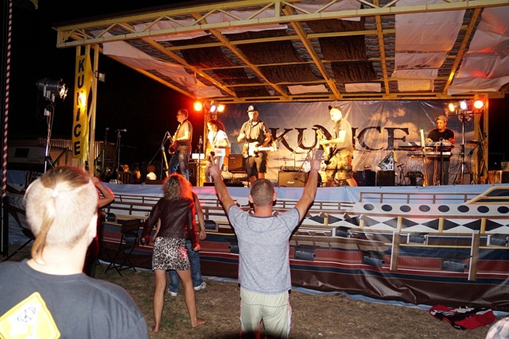 W Kunicach w rytmie reggae odtańczyli koniec wakacji