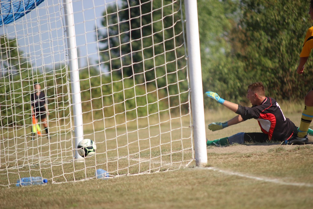 Klasa A: Mewa Kunice - Czarni Dziewin 4:4 (1:3)