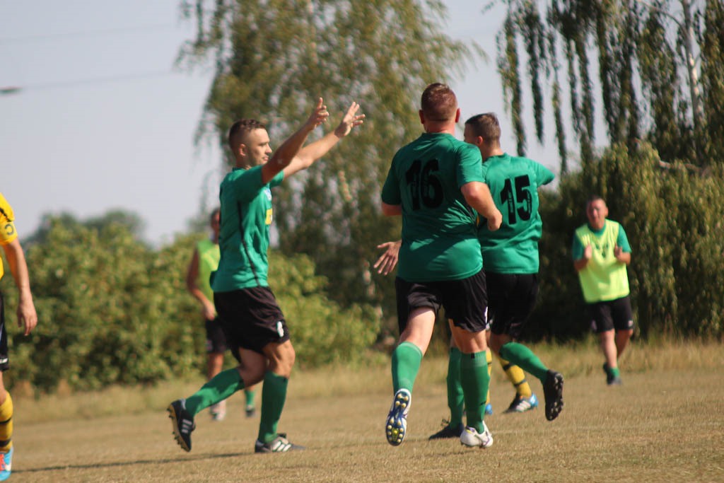 Klasa A: Mewa Kunice - Czarni Dziewin 4:4 (1:3)