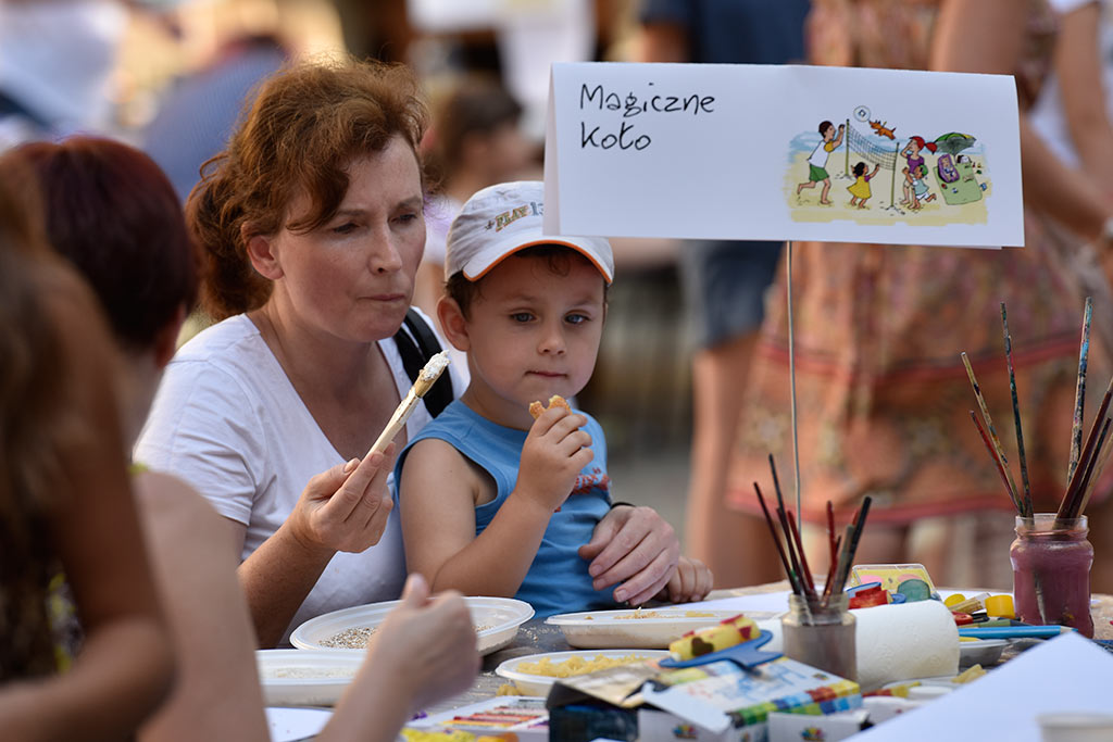 Familiada na dziedzińcu Akademii Rycerskiej na pożegnanie wakacji
