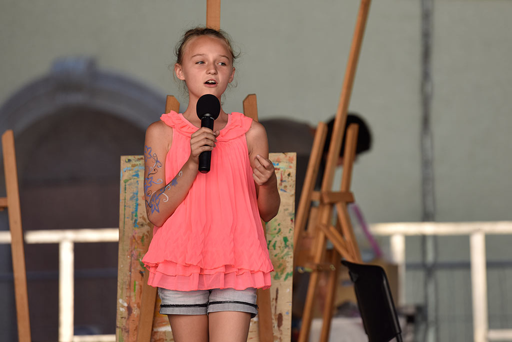 Familiada na dziedzińcu Akademii Rycerskiej na pożegnanie wakacji
