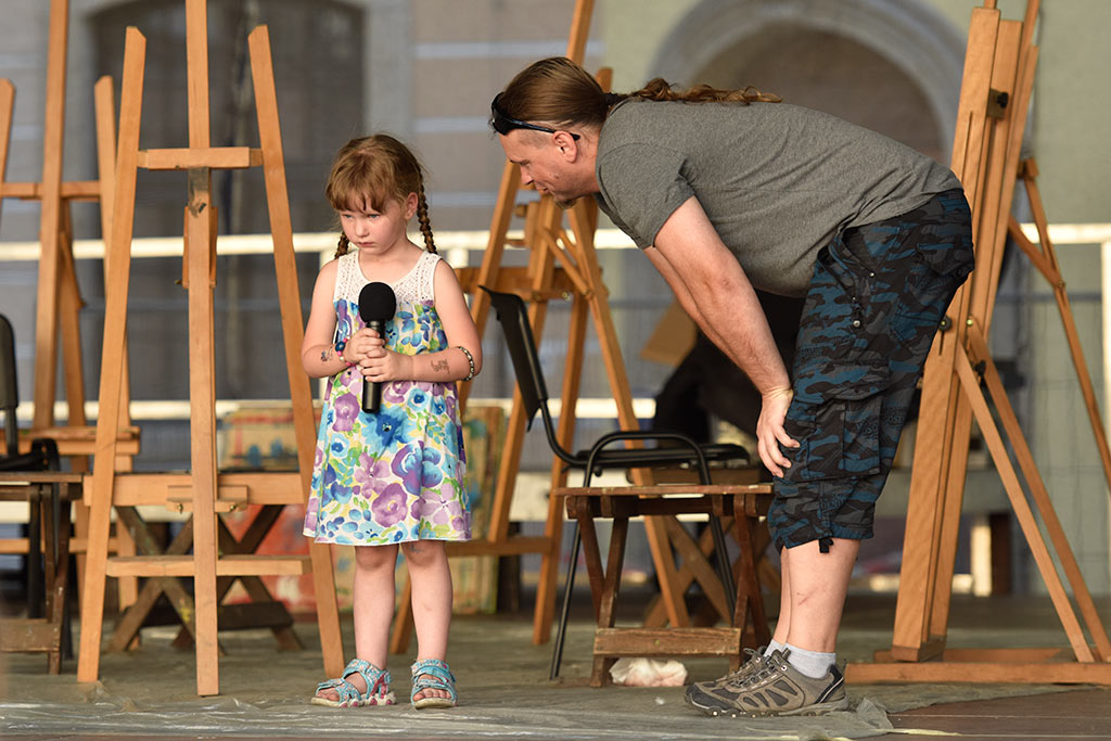 Familiada na dziedzińcu Akademii Rycerskiej na pożegnanie wakacji
