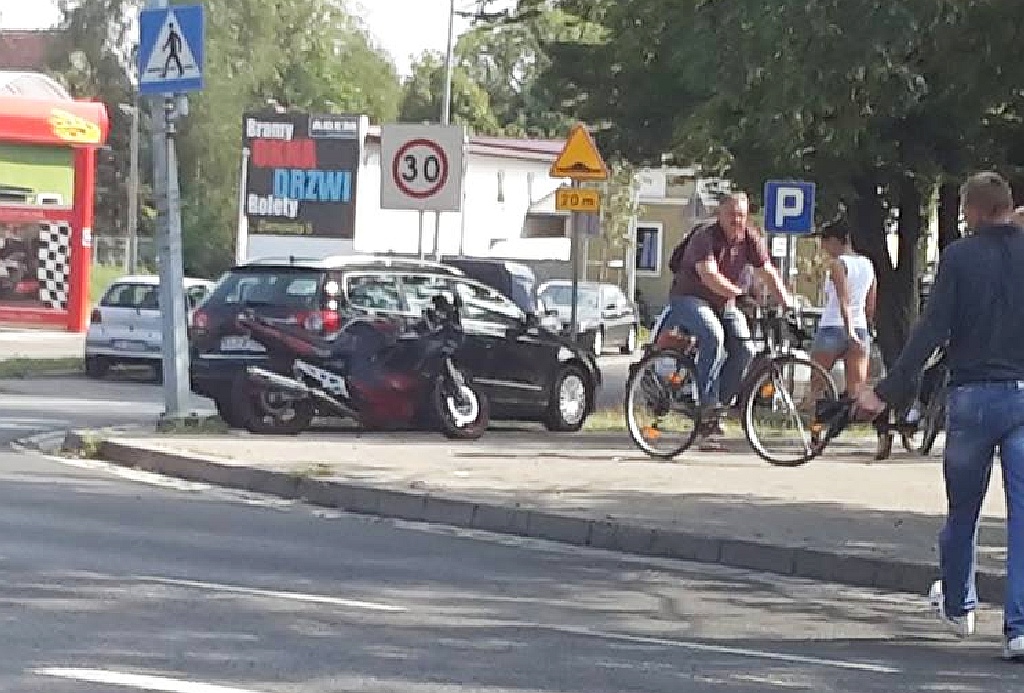 Potrącenie pieszego na ulicy Wrocławskiej przez motocyklistę