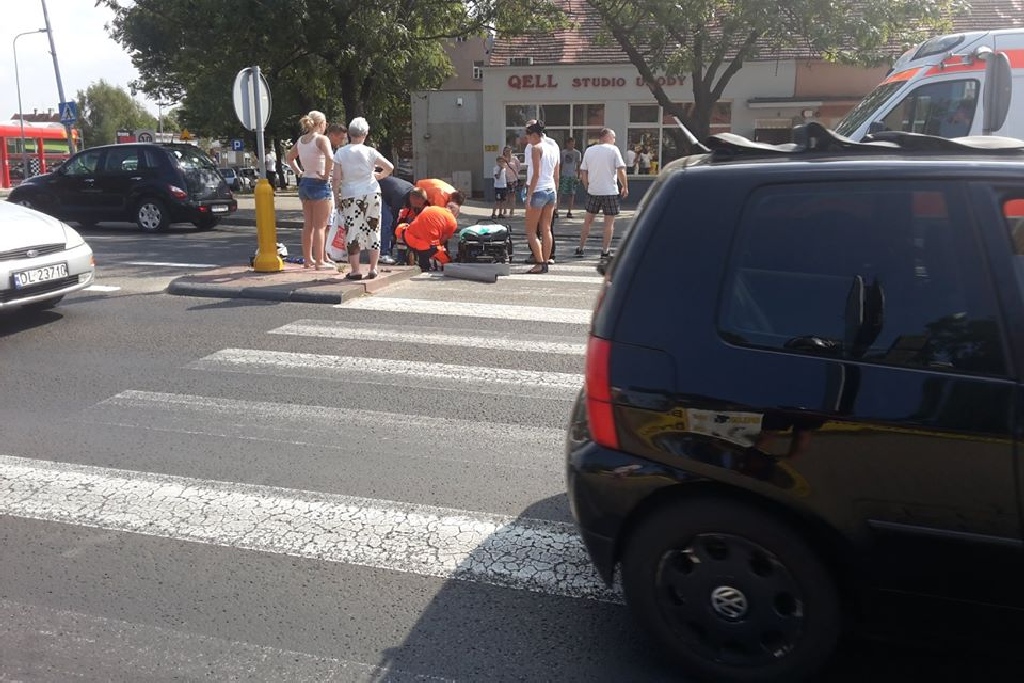 Potrącenie pieszego na ulicy Wrocławskiej przez motocyklistę