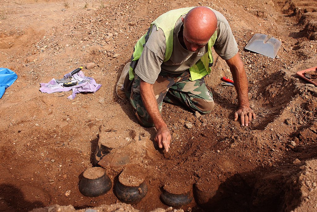 Pod Legnicą podczas budowy drogi S3 odkopali archeologiczne skarby