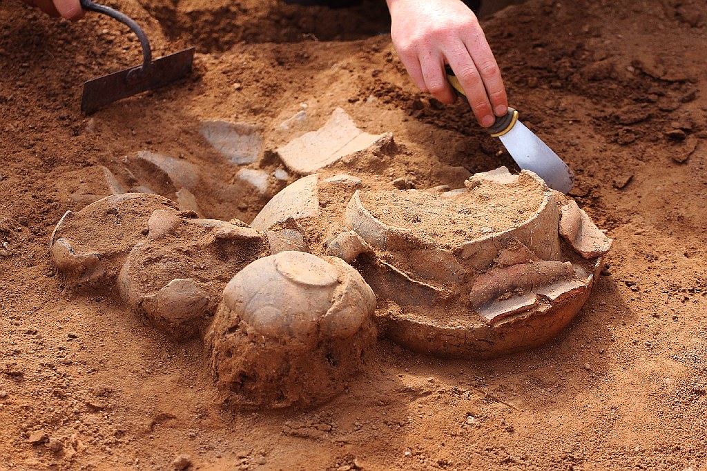 Pod Legnicą podczas budowy drogi S3 odkopali archeologiczne skarby