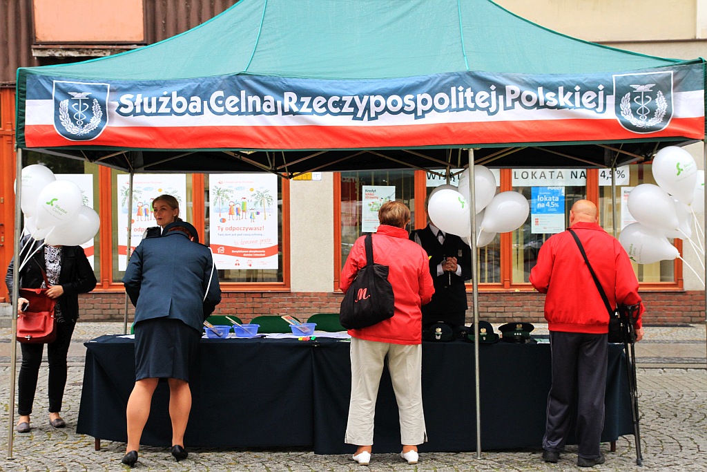 W centrum Legnicy zaroiło się od mundurów celników