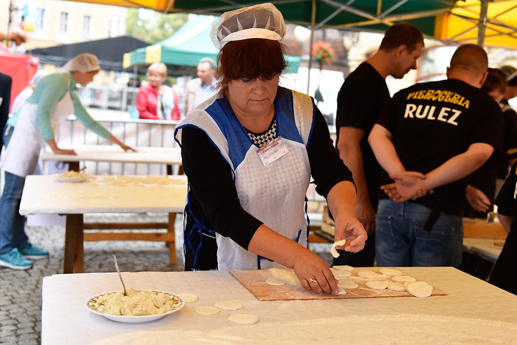 Agnieszka Kuganda najlepsza w Legnicy w lepieniu pierogów