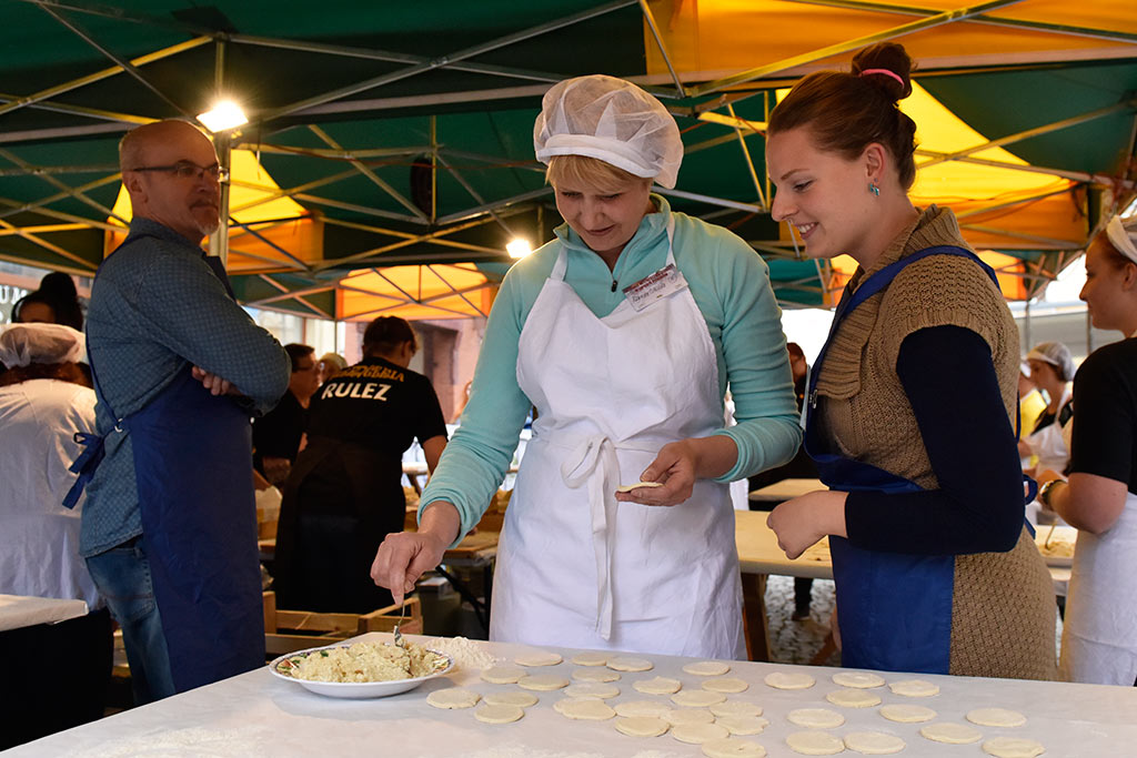 Agnieszka Kuganda najlepsza w Legnicy w lepieniu pierogów