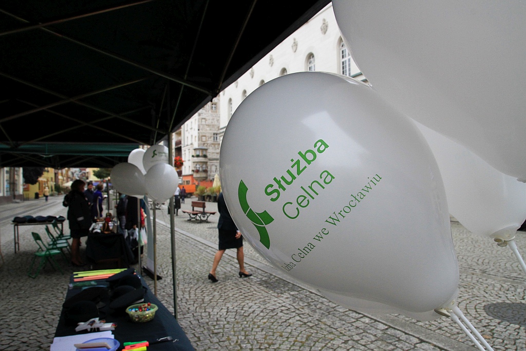 W centrum Legnicy zaroiło się od mundurów celników