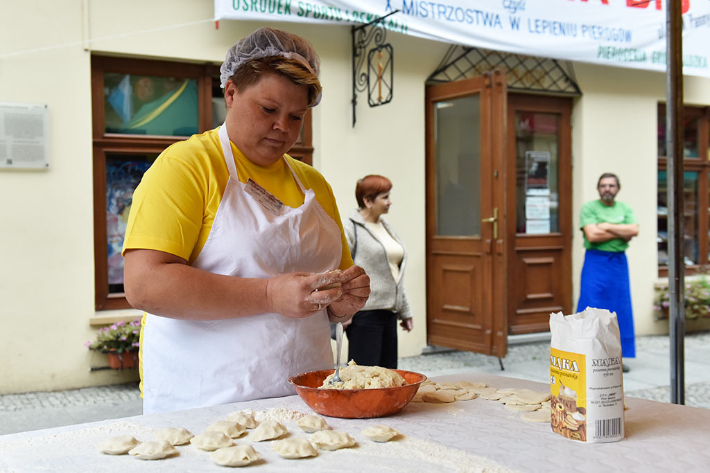 Agnieszka Kuganda najlepsza w Legnicy w lepieniu pierogów