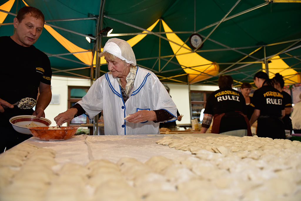 Agnieszka Kuganda najlepsza w Legnicy w lepieniu pierogów
