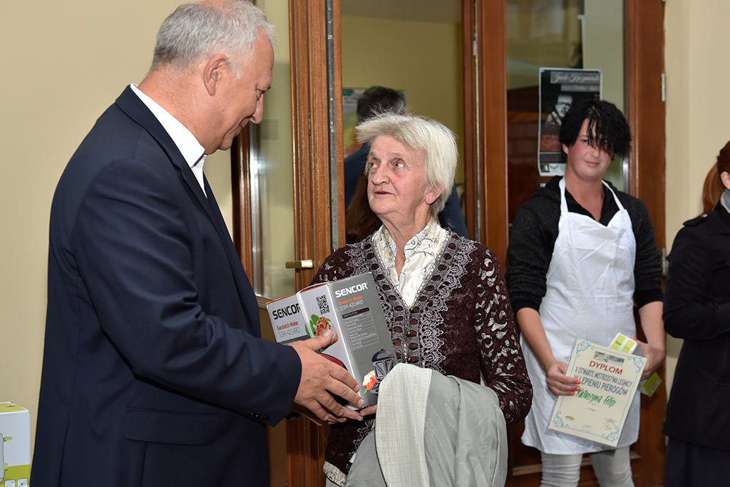 Agnieszka Kuganda najlepsza w Legnicy w lepieniu pierogów