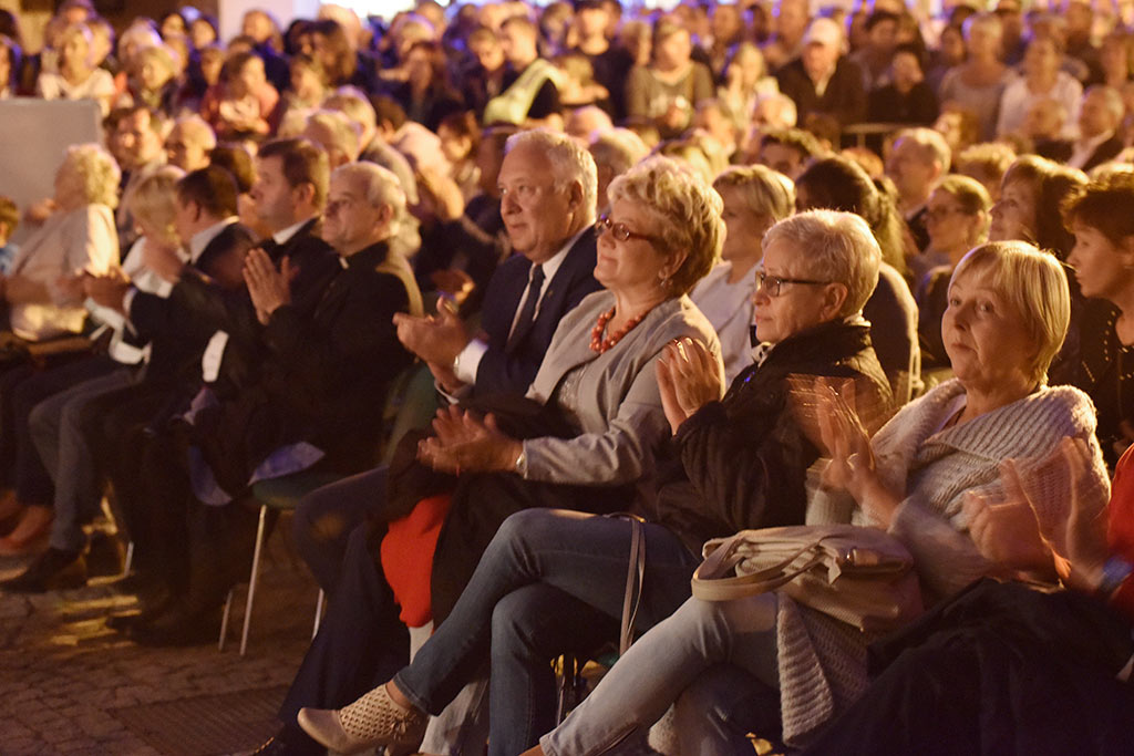 Operetkowe zakończenie imienin ulicy Najświętszej Marii Panny