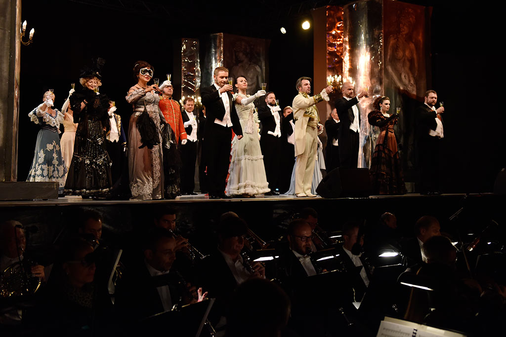 Operetkowe zakończenie imienin ulicy Najświętszej Marii Panny