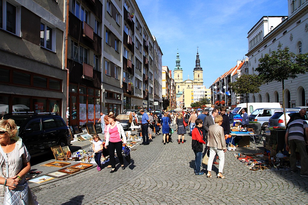 Jarmark Staroci w Rynku wciąż cieszy się uznaniem legniczan