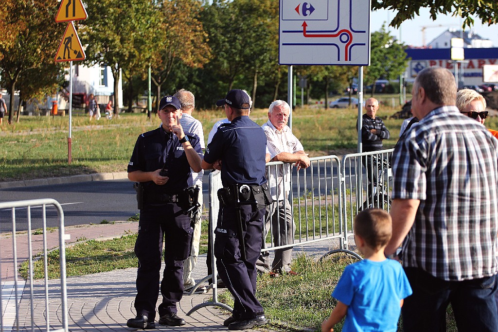 Na Piekarach jedno jest niebo dla wszystkich i jedno świeci słońce