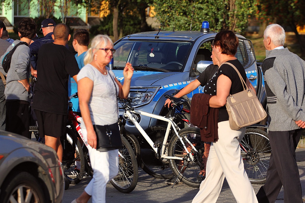 Na Piekarach jedno jest niebo dla wszystkich i jedno świeci słońce