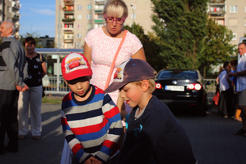 Na Piekarach jedno jest niebo dla wszystkich i jedno świeci słońce